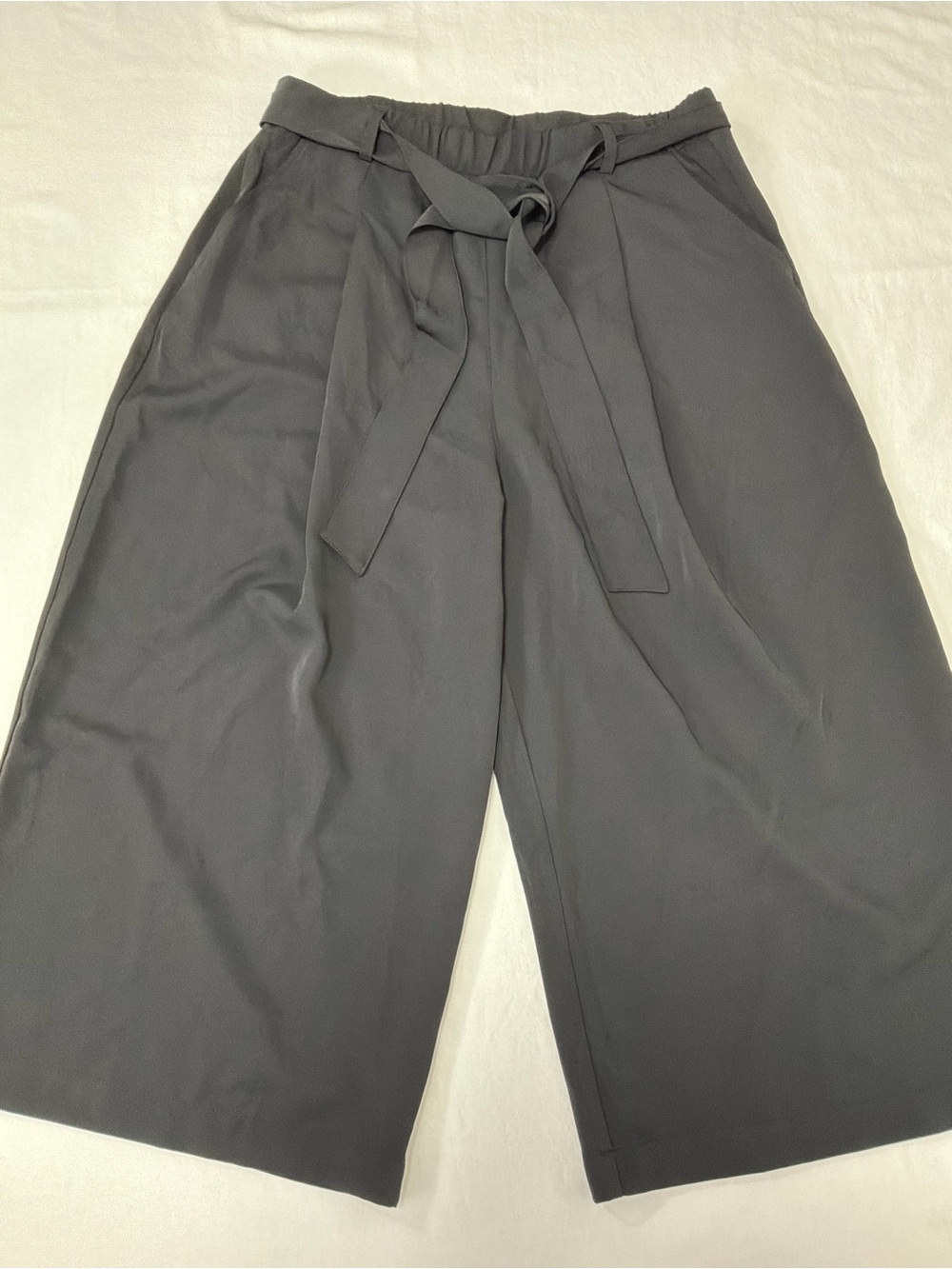 HALARA Black Wide-Leg Tie-Belt Capris Pants